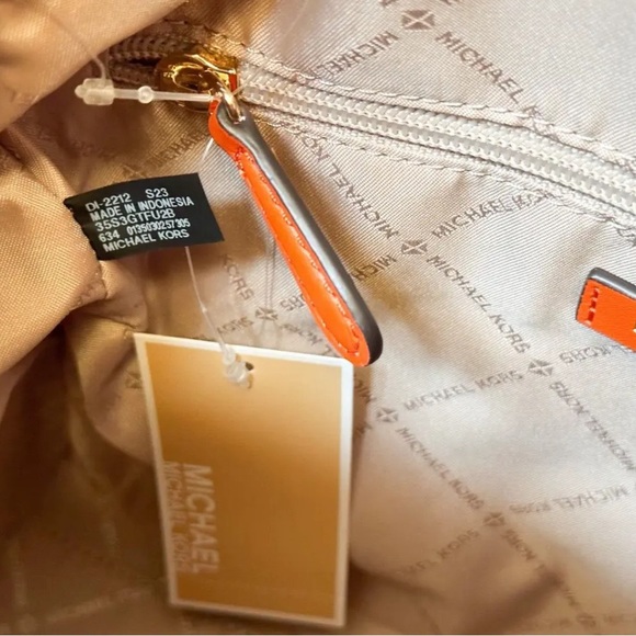 Michael Kors MK Jet Set Travel Medium Duffle Bag Satchel Poppy Orange Sand MK - Picture 13 of 14